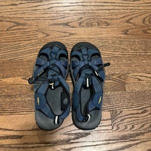 Keen water friendly sandals. Size 8. Excellent condition.